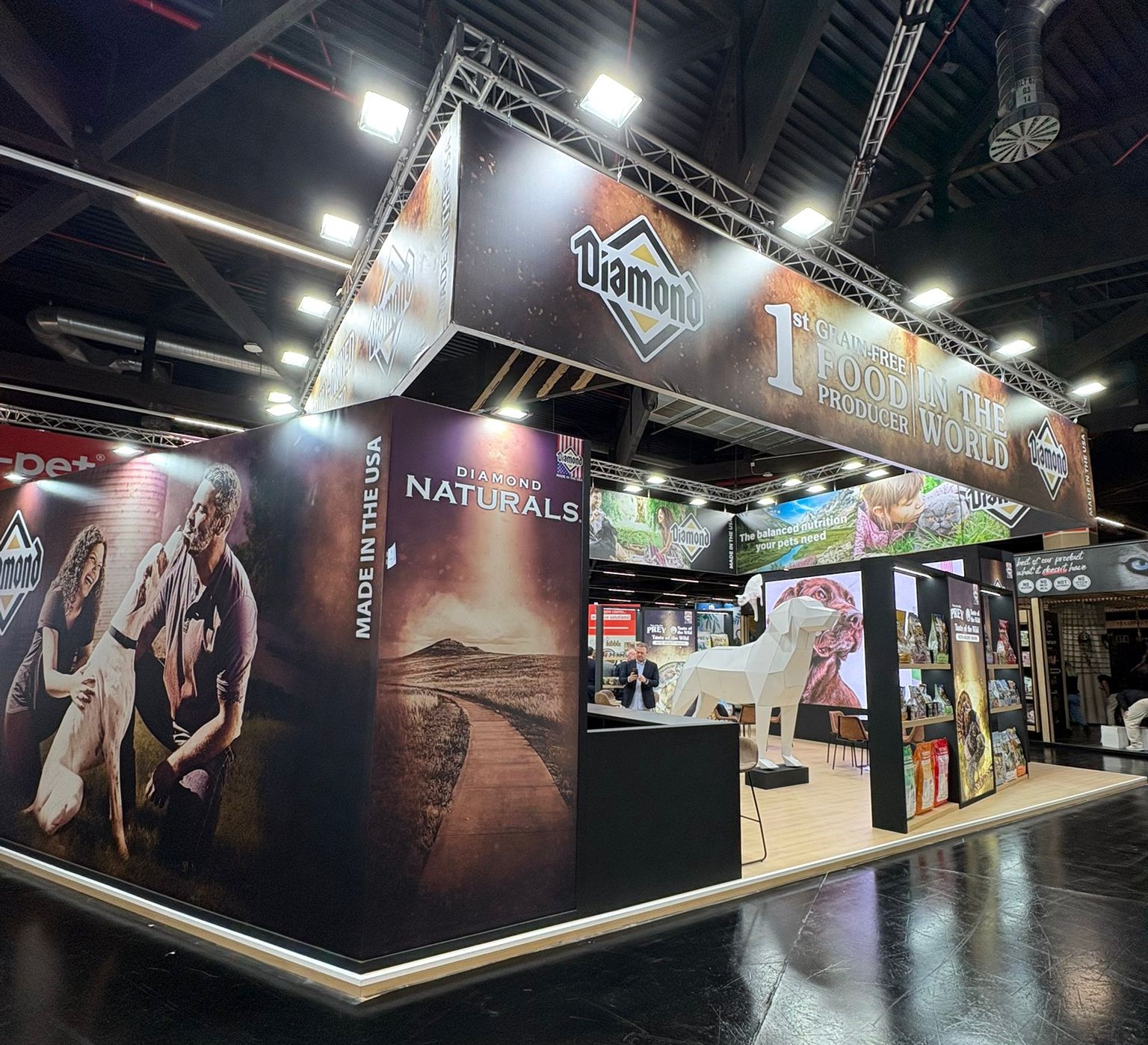 Diseño y montaje de stands para Interzoo 2026: Cota Creativa junto a Diamond Pet Foods en Núremberg